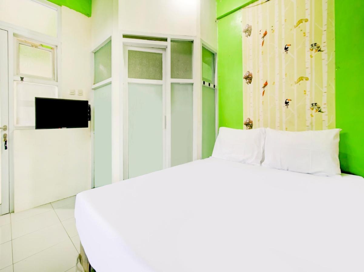 Oyo Life 3103 Opo Homestay & Kost Malang Exterior photo