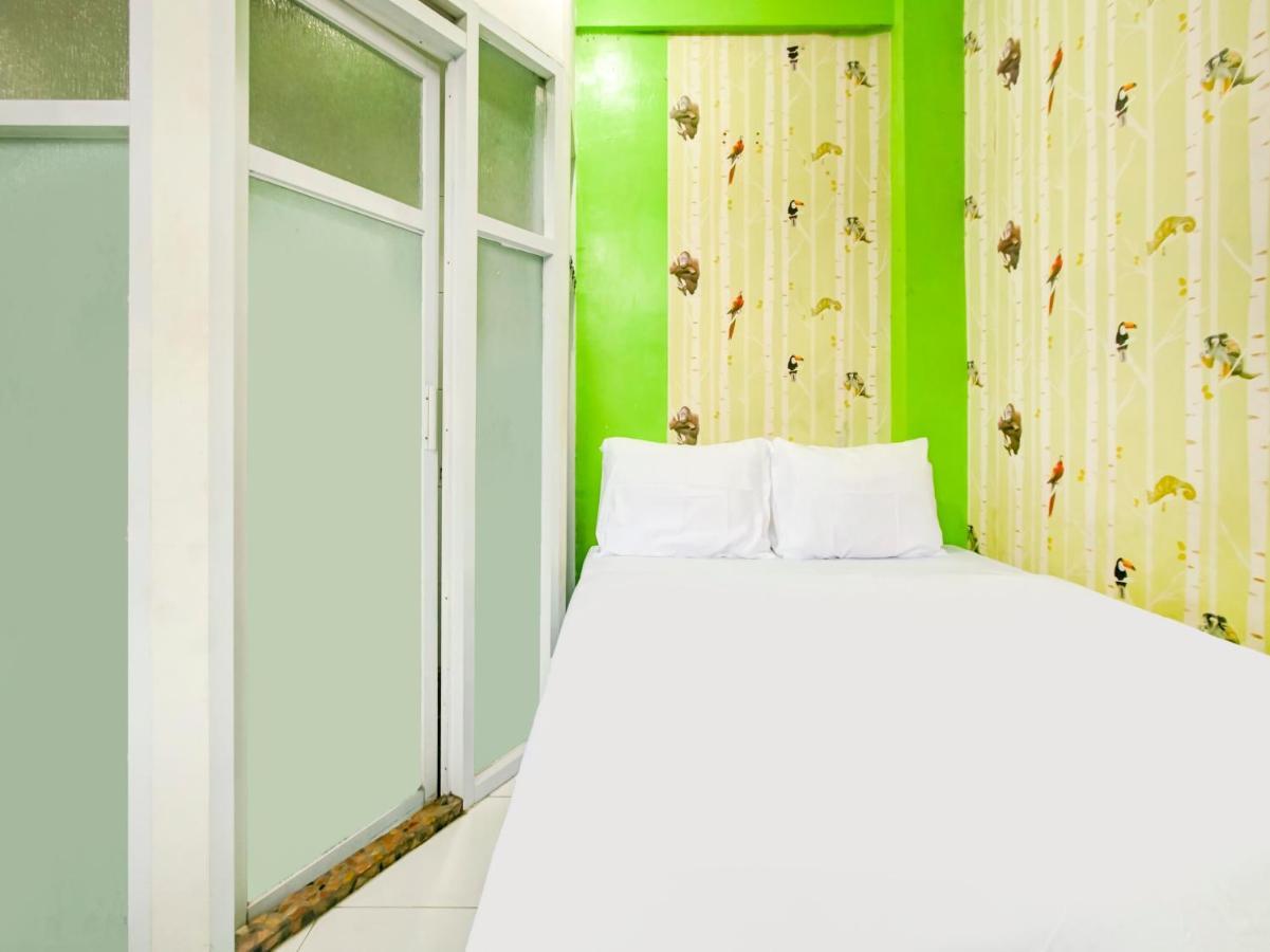 Oyo Life 3103 Opo Homestay & Kost Malang Exterior photo