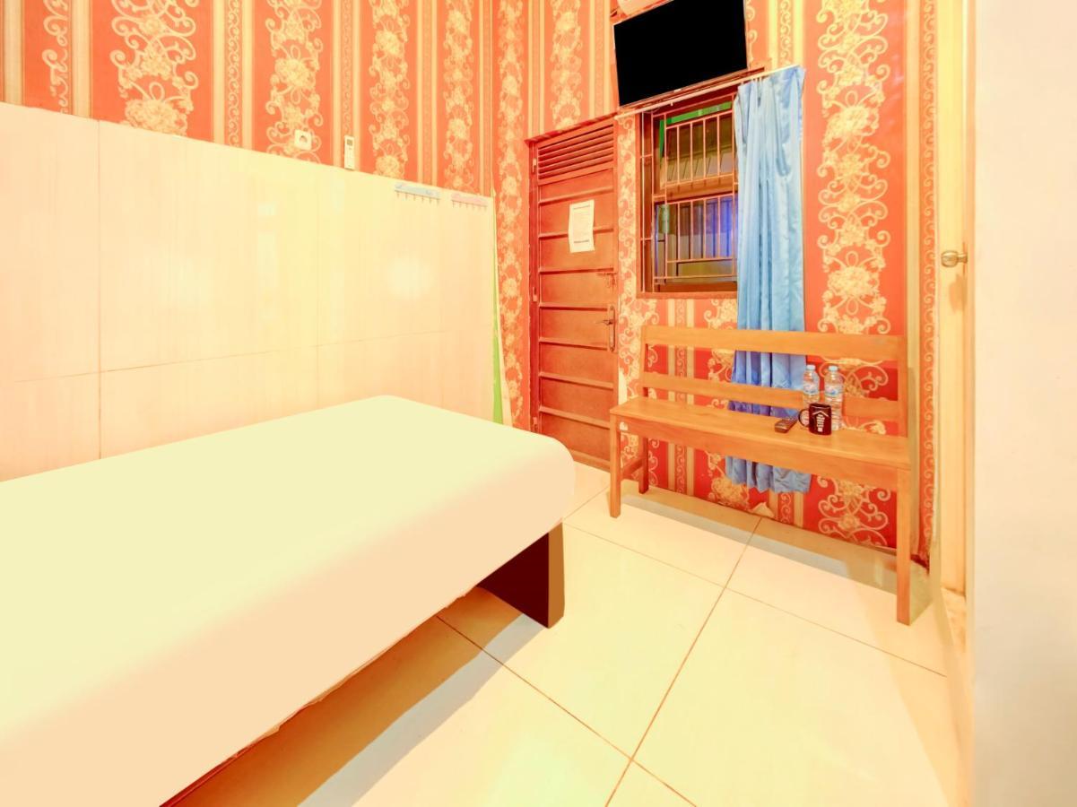 Oyo Life 3103 Opo Homestay & Kost Malang Exterior photo